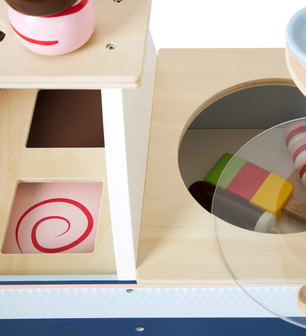 Houten ijskraam speelgoed detail Houten ijskraam speelgoed detail