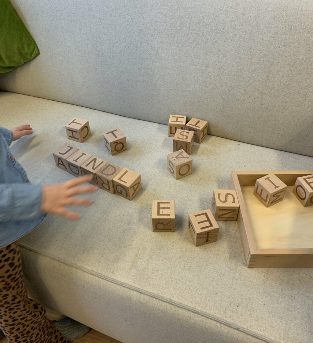 Kids-Concept-alfabet-Jindl-1 Blokken met alfabet Jindl