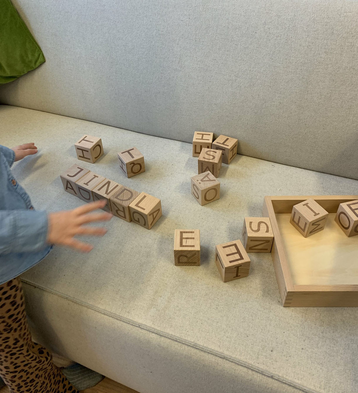 opwinding rem Mauve Houten blokken met alfabet Kid's Concept - Jindl