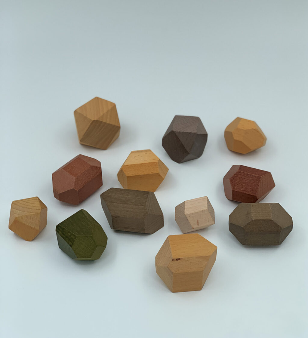 Houten bouwstenen balanceerstenen Jindl aardetinten overzicht Houten bouwstenen balanceerstenen Jindl aardetinten overzicht