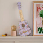 Speelgoedgitaar Kid's Concept lila met stippen sfeer