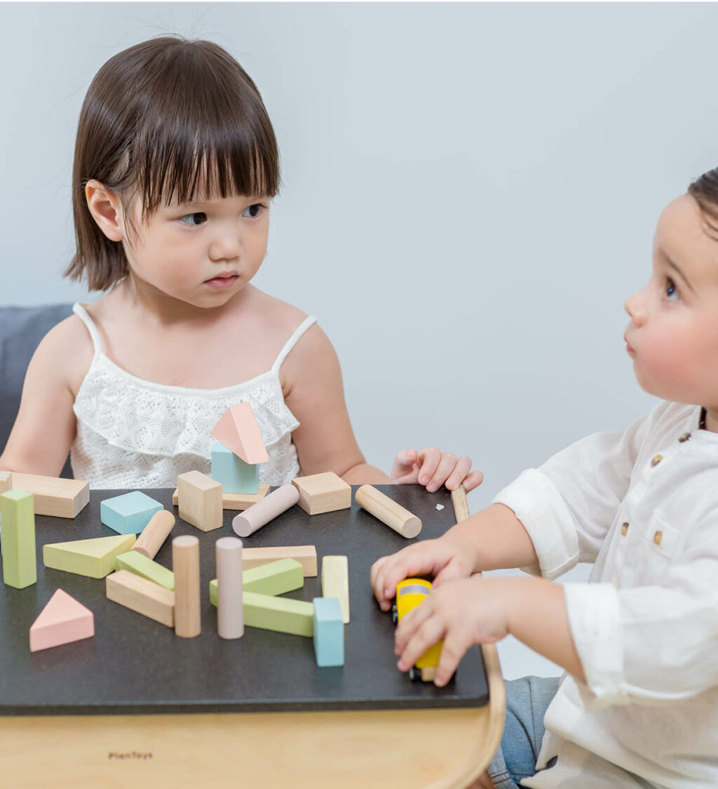 Plantoys blokkenset met kinderbureau sfeer Plantoys blokkenset met kinderbureau sfeer