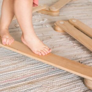 Houten balanceerbalk Jindl sfeer