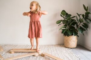 Houten balanceerbalk Jindl woonkamer