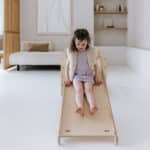 Houten kubus met glijbaan en klimhelling