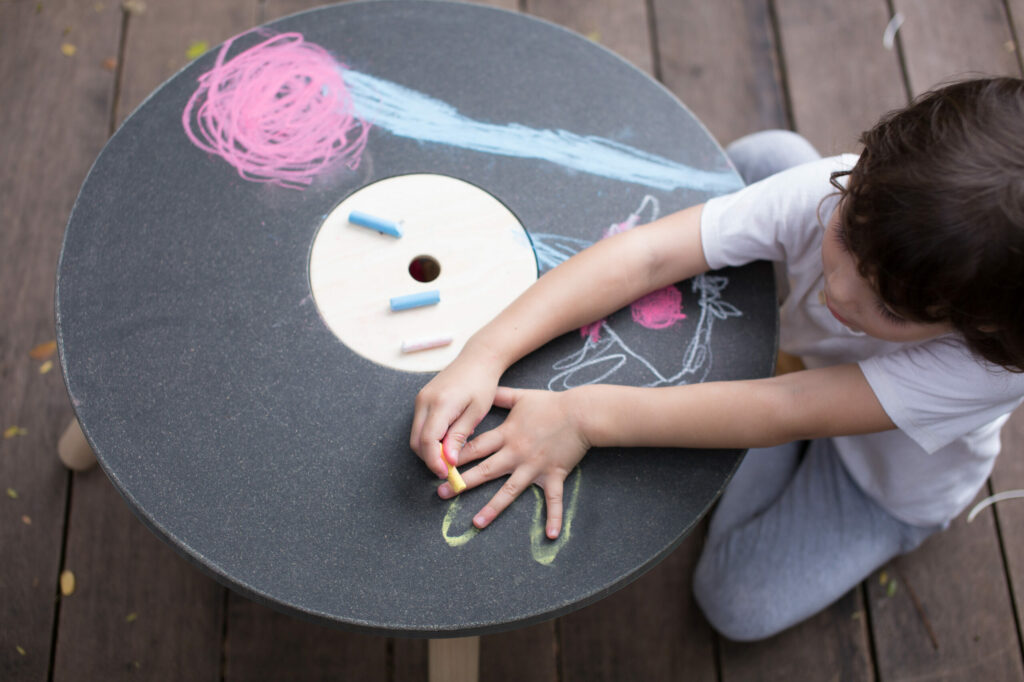 Ronde tafel PlanToys krijtbord Jindl Ronde tafel PlanToys krijtbord Jindl