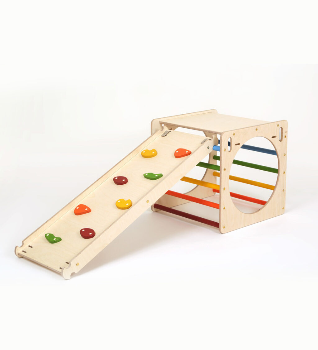 Klimkubus regenboogkleuren met klimhelling Klimkubus regenboogkleuren met klimhelling