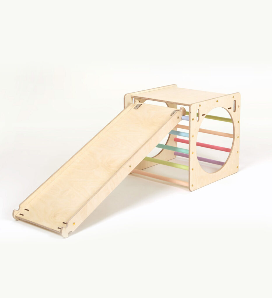 Klimrek kubus pastelkleuren met glijbaan