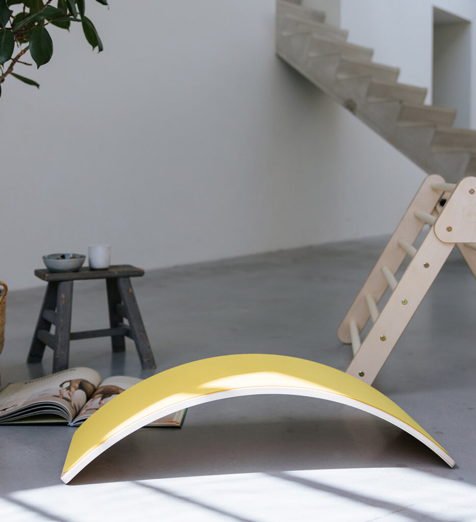 Balance board met vilt geel