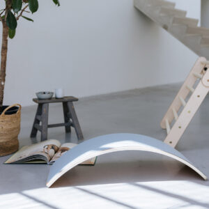 Balance board met vilt grijs sfeervol