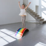 Balance board met vilt regenboogkleuren Jindl