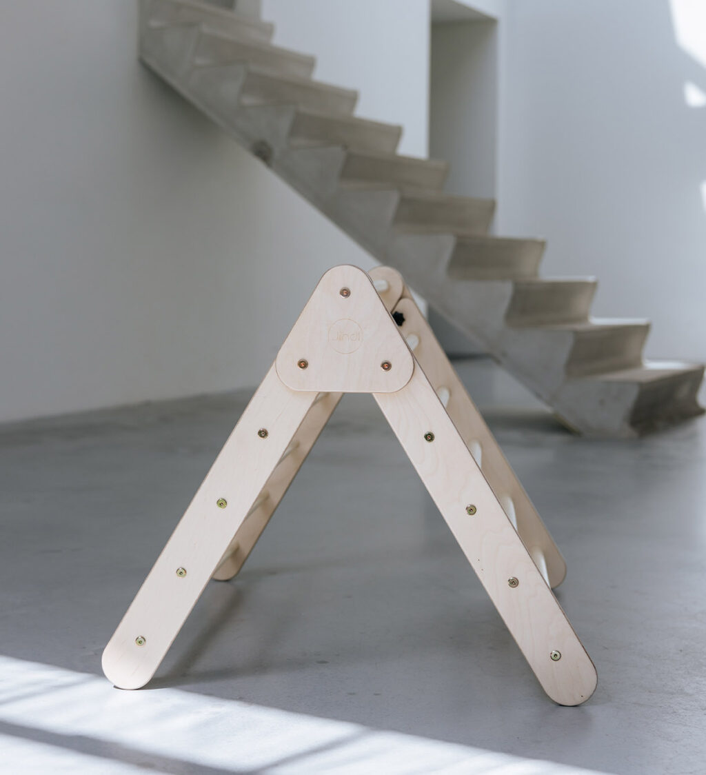 Jindl klimrek driehoek hout binnen