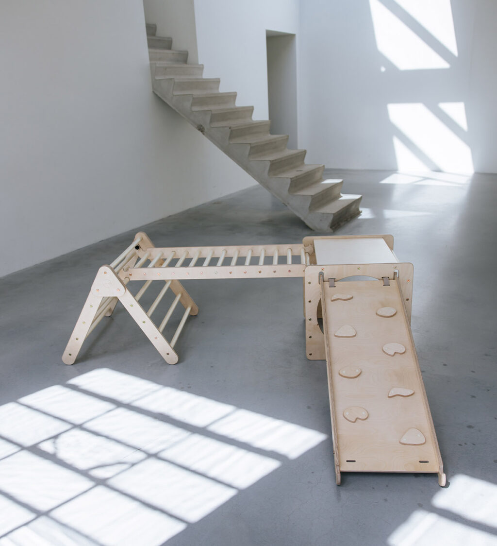 Klimdriehoek Jindl met kubus en klimladder en glijbaan