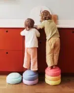 Stapelstein-Original-rainbow-pastel-hocker