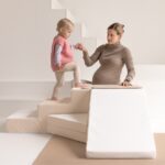 foamblokken trap met glijbaan Jindl wit beige hulp moeder