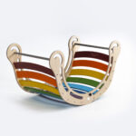Klimboog regenboogkleuren als schommel