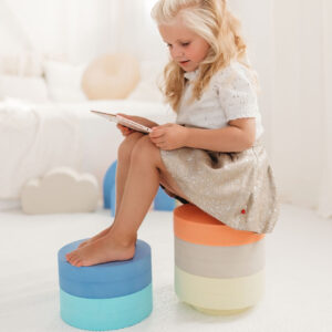 Stoel stapelbaar MOES Play regenboog