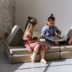 Lezen op de bank