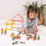 Houten poppetjes regenboog spelen TickiT