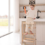 Jindl 2-in-1 leertoren houtkleur in keuken