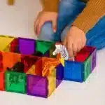 Magnetisch sspeelgoed met diertjes spelen