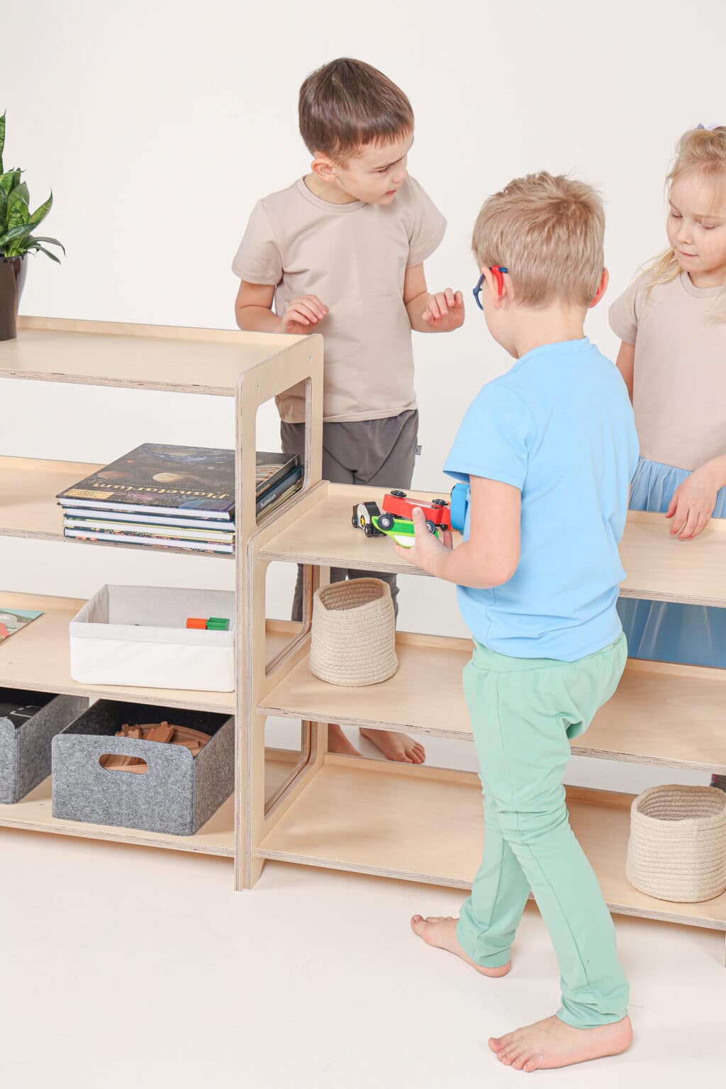 Chicco Leo y Aprendo, Juego Educativo Edu4You, Mesa de Actividades Electrónica para Aprender las Letras del Alfabeto, Inspirado en Montessori – Juguete para Niños de 3 a 6 Años