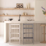 2-in-1 leertoren Jindl grijs en wit sfeer keuken