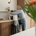 Aan aanrecht met leertoren van Jindl