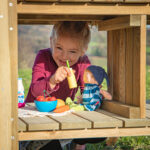 Outdoor poppenhuis XL Erzi spelen met pop