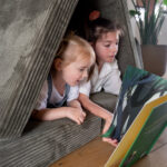 Speelbank Jindl ribstof legergroen gezellig