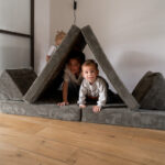 Speelbank Jindl ribstof legergroen hutje