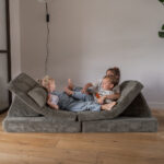 Speelbank Jindl ribstof legergroen samen