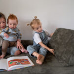 Speelbank Jindl ribstof legergroen samen lezen