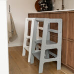 Jindl leertoren grijs en wit in keuken