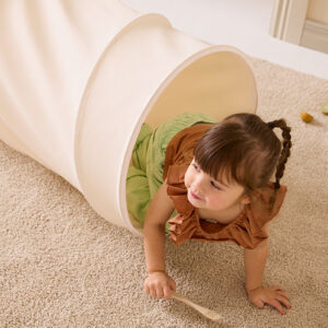Kruipen Met Lepel In Speeltent Wit