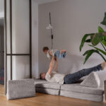 Speelbank Jindl cord ribstof lichtgrijs vliegen