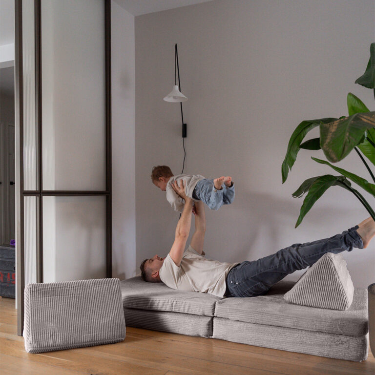 Speelbank Jindl cord ribstof lichtgrijs vliegen