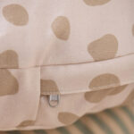 Vloerkussen Kid's Concept met stippen detail rits