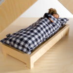 PoppenVilla by Liliane slapen in bed Jindl