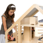 PoppenVilla by Liliane spelen op school