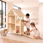 PoppenVilla by Liliane spelende kinderen - auto - hellingbaan