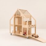 PoppenVilla by Liliane met auto - hellingbaan