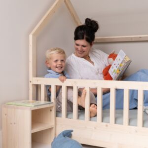 Lachen in peuterbed - bedhuisje met boekje