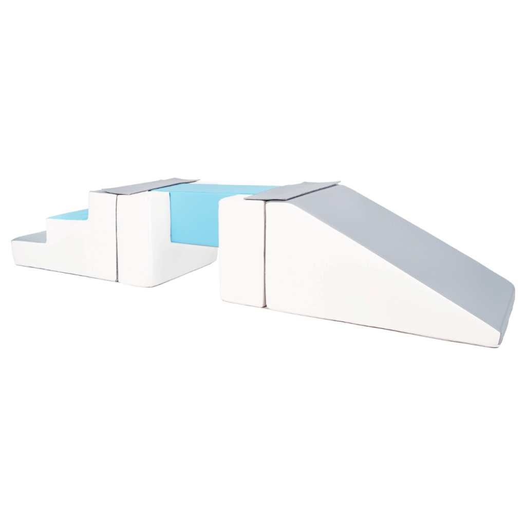 trap en glijbaan van Jindl met loopbrug van jindl blauw wit grijs