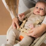 KAOS babyzitje met baby