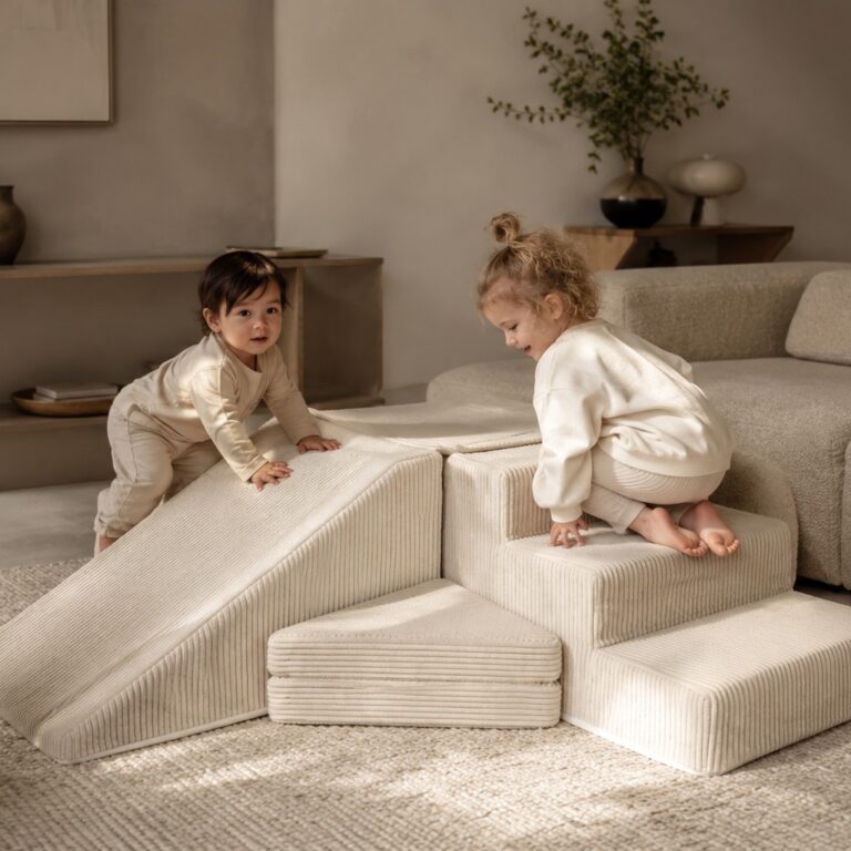 Ribstof trap + glijbaan beige klimmen