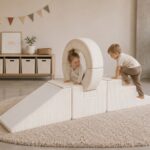 Bouwblokken - Foamblokken Beige Jindl door hoepel en op trap