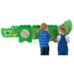 Krokodil wandspel - 5-delig - twee spelende kinderen met krokodil element
