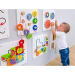 Wandelementen set 1- set van 6 - jongetje spelend met wandelement ronde elementen