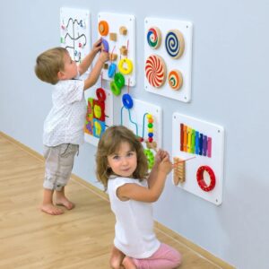 Wandelementen set 1- set van 6 - kinderen spelend met wandelementen - muziek en vormen